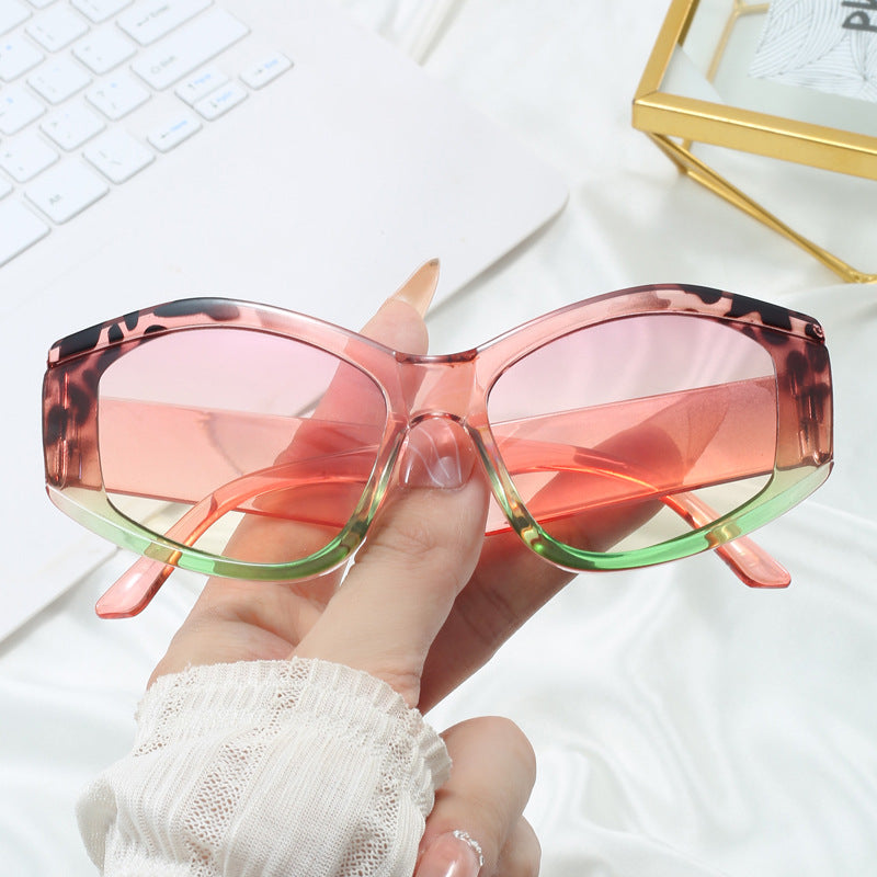 Women’s fashionable sunglasses with distinctive, futuristic design Bowlift