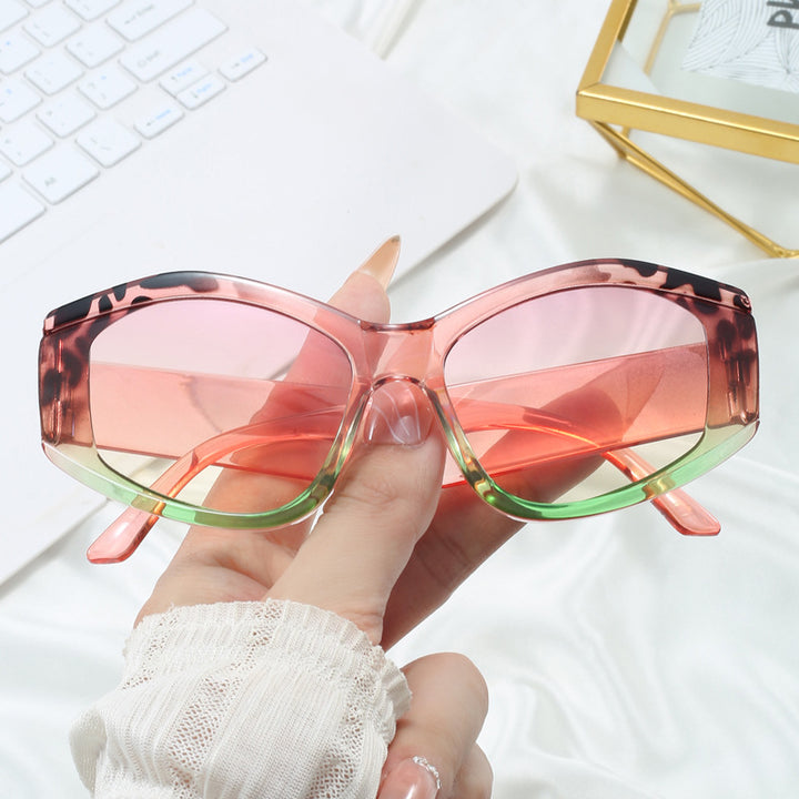 Women’s fashionable sunglasses with distinctive, futuristic design Bowlift