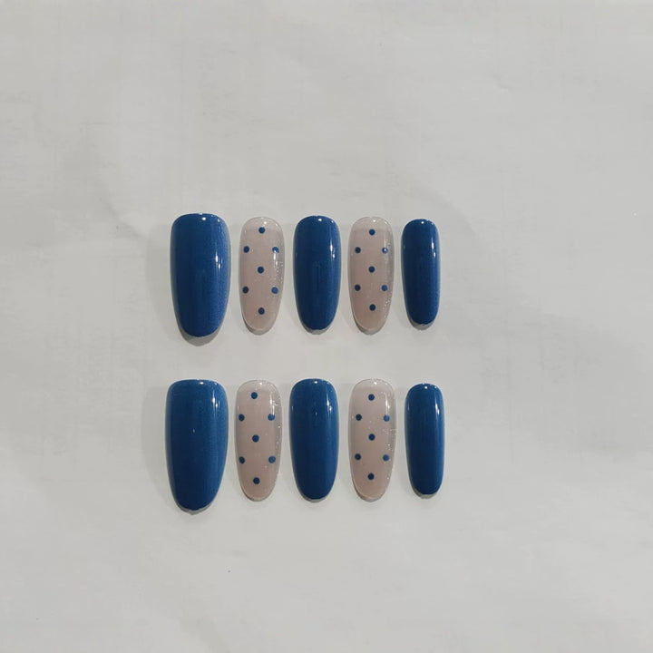 Elegant Press-On Nail Art Set with Jewel Accents Bowlift