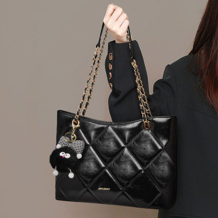 Quilted Chic Handbag Bowlift