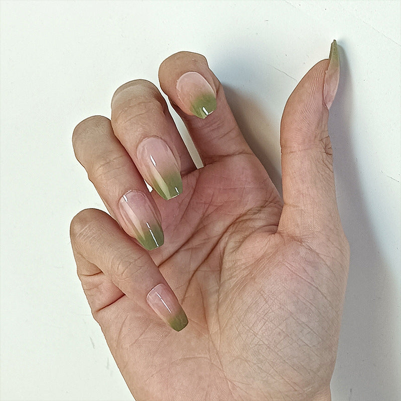 Artful Nail Tips with Ombre Effect Bowlift