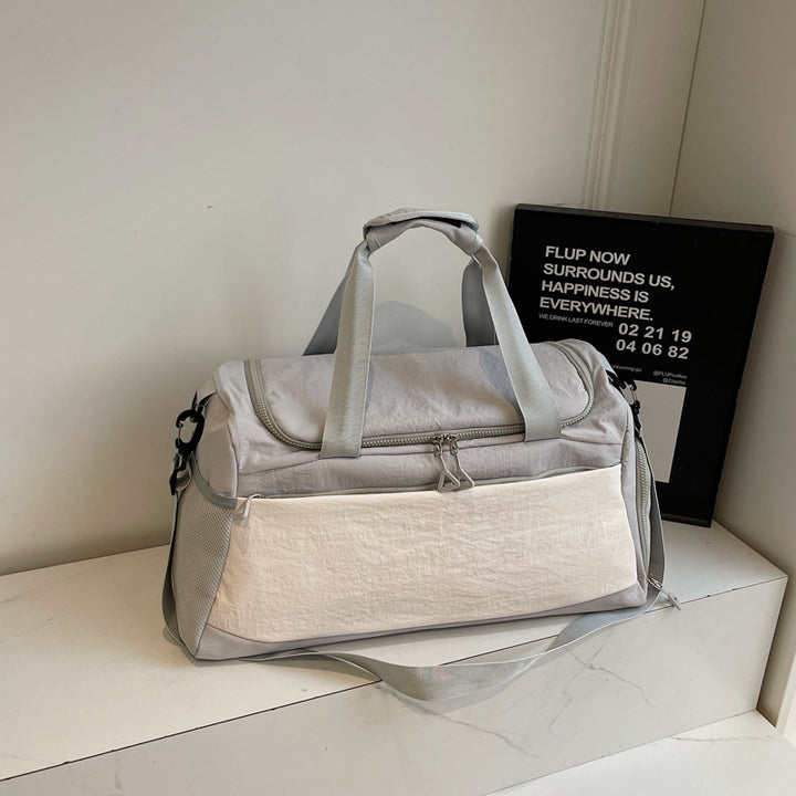 Sporty travel bag with sturdy carrying handles Bowlift