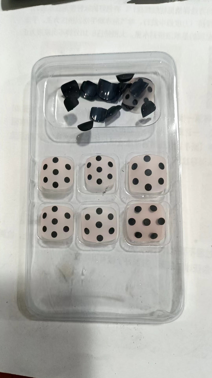 Artistic Polka Dot Press-On Nail Set Bowlift