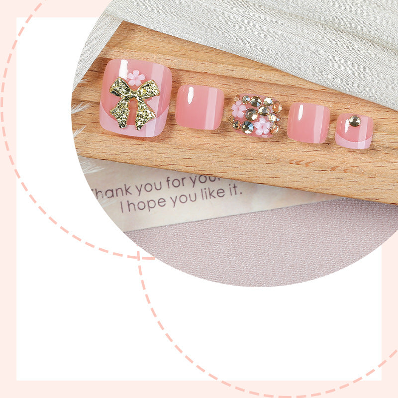 Artificial nail set with glamorous decorations and shimmering accents Bowlift