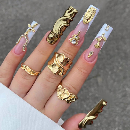 Decorative Press-On Nail Set with Stylish Gold Accents Bowlift