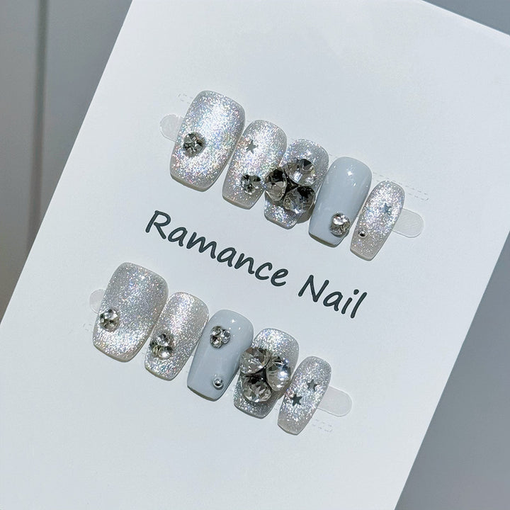 Glamorous Rhinestone-Embellished Press-On Nail Art Bowlift