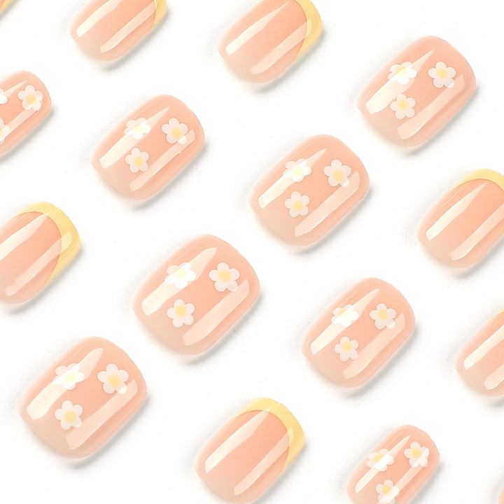 Artistic Nail Art with Long-Lasting Floral Look Bowlift