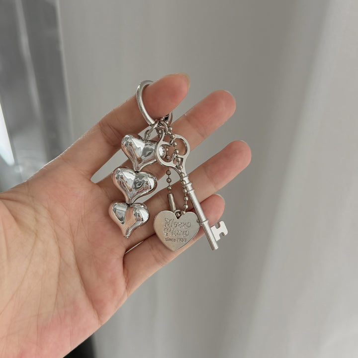Artistic Heart-Shaped Keychain Bowlift