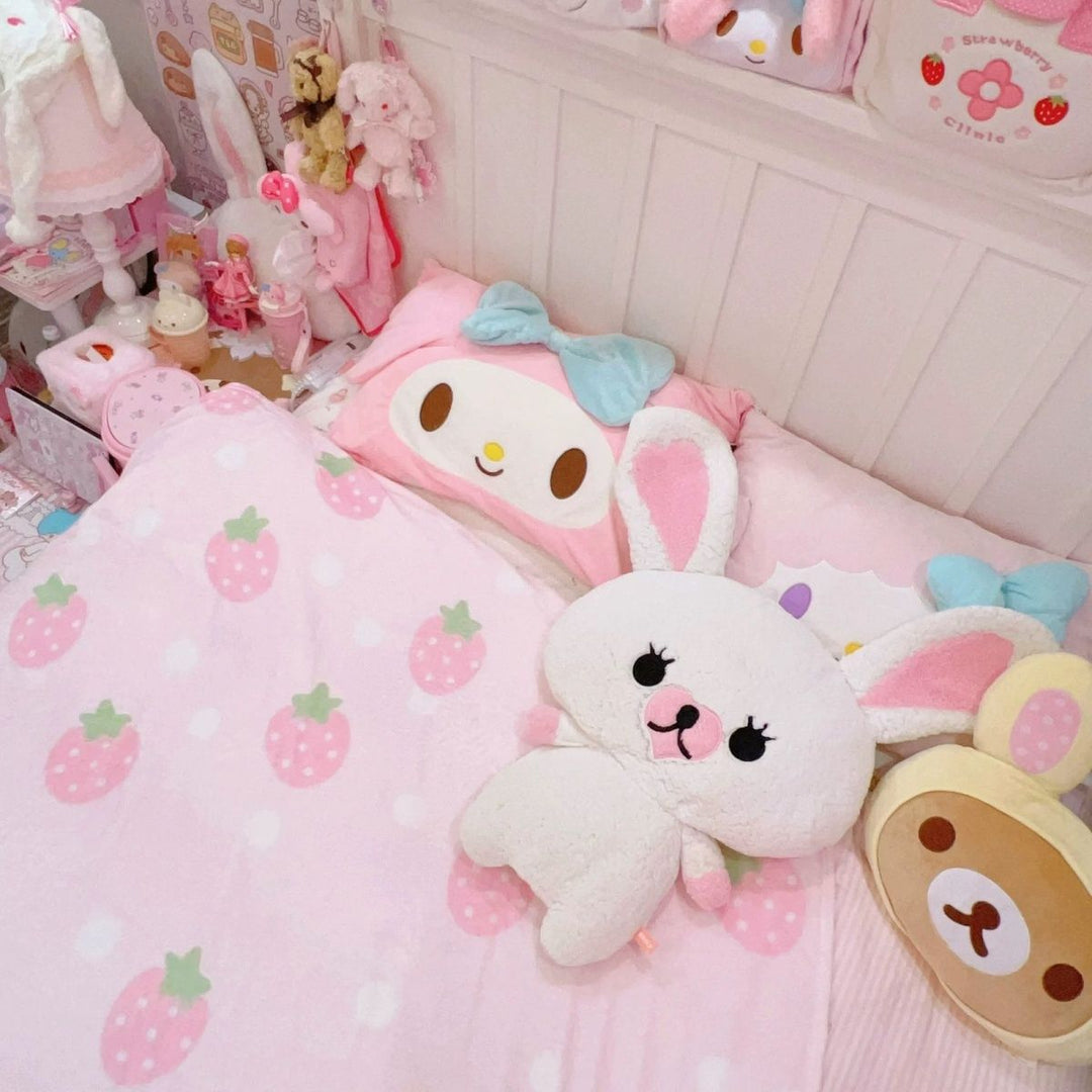 Cute Strawberry-Themed Plush Blanket
