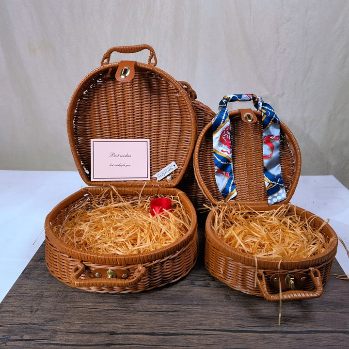 Ladies stylish braided handbag Bowlift