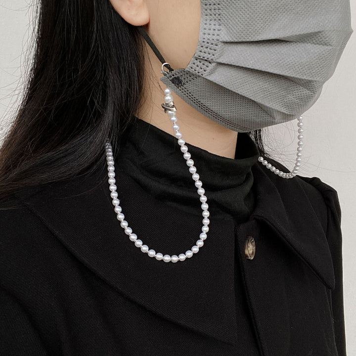 Elegant Pearl-Detail Eyewear Chain Bowlift
