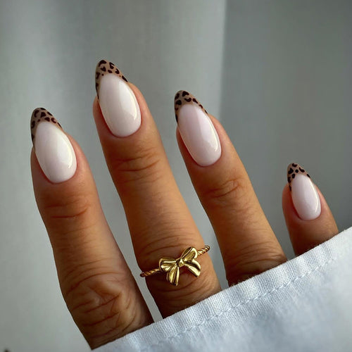 Decorative Press-On Nail Set with Elegant Leopard Accents Bowlift