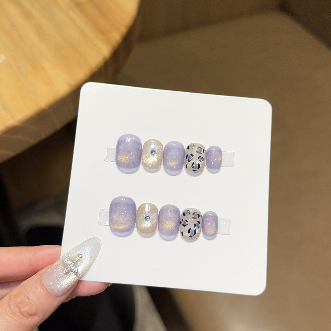 Glamorous artificial nails with elegant glitter elements Bowlift