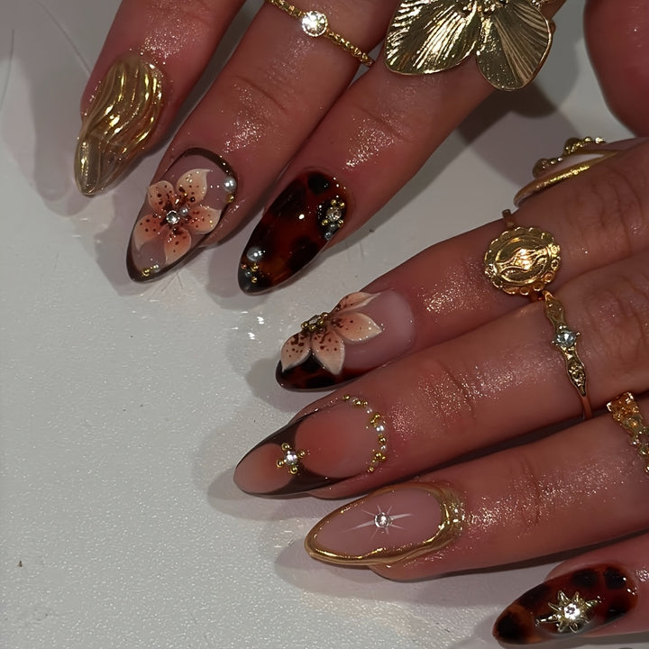 Artistic Floral Accent Press-On Nail Set Bowlift