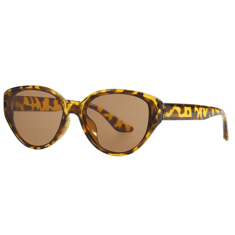 Women Cat-Eye Sunglasses with Modern Design Bowlift