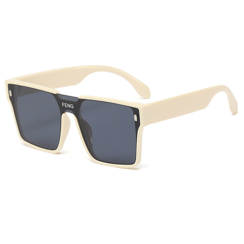 Women's fashionable sunglasses in striking urban design Bowlift