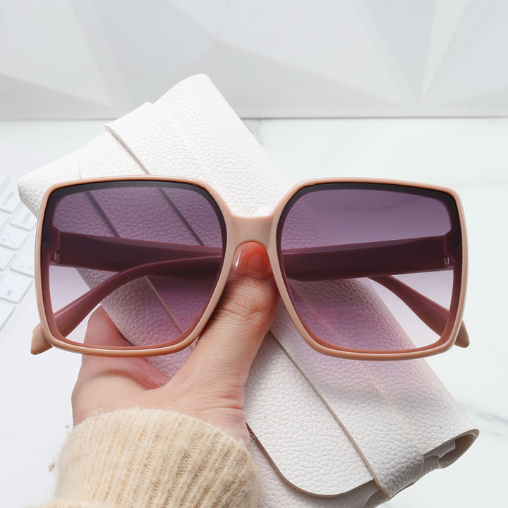 Ladies oversized sunglasses in modern tortoiseshell design Bowlift