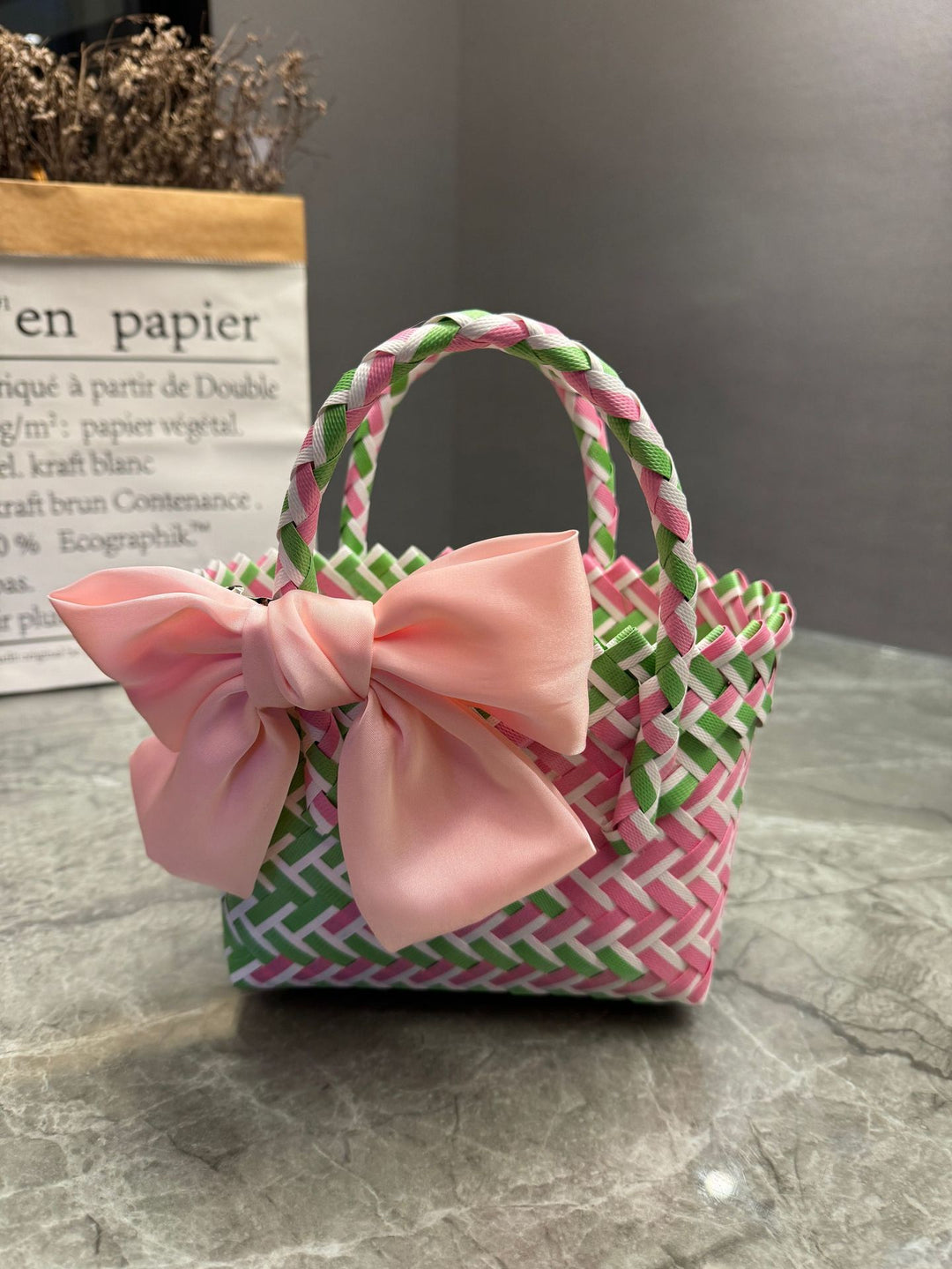 Handcrafted basket bag in stylish design Bowlift