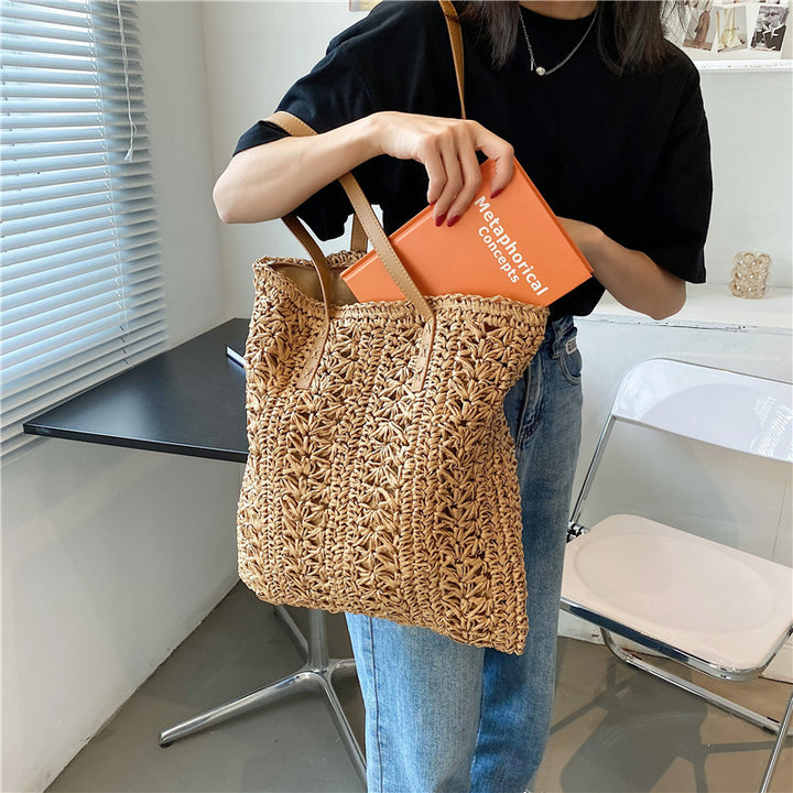 Bag made of woven natural material Bowlift