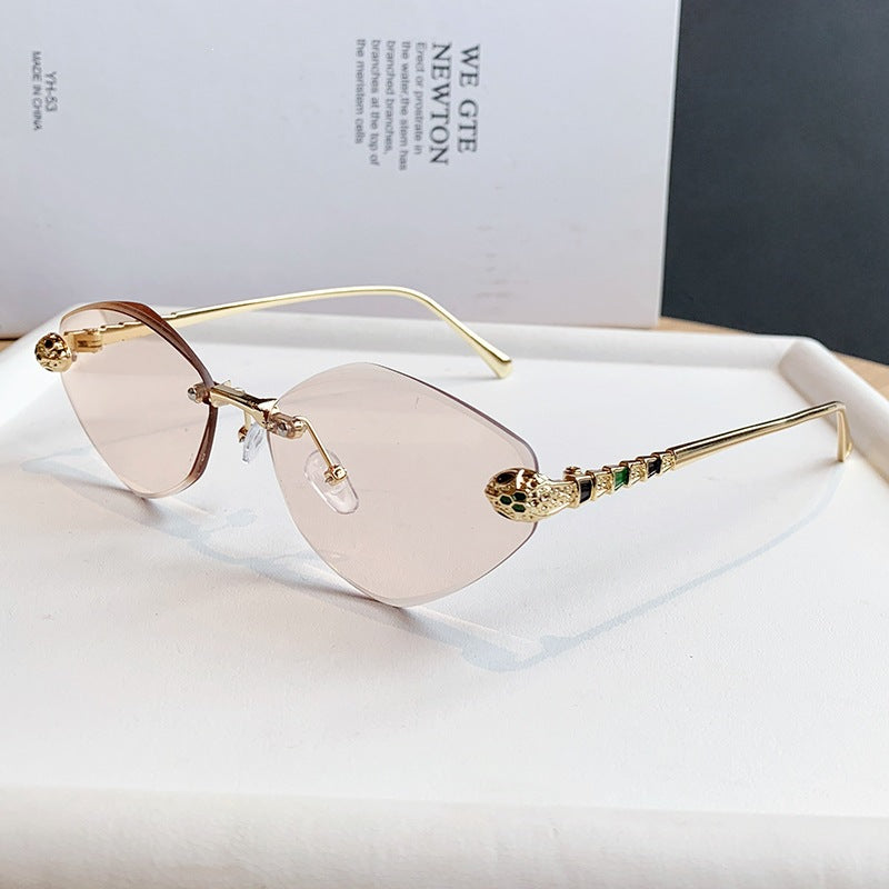 Women's Cat-Eye Sunglasses with Luxurious Jewelry Frame Bowlift