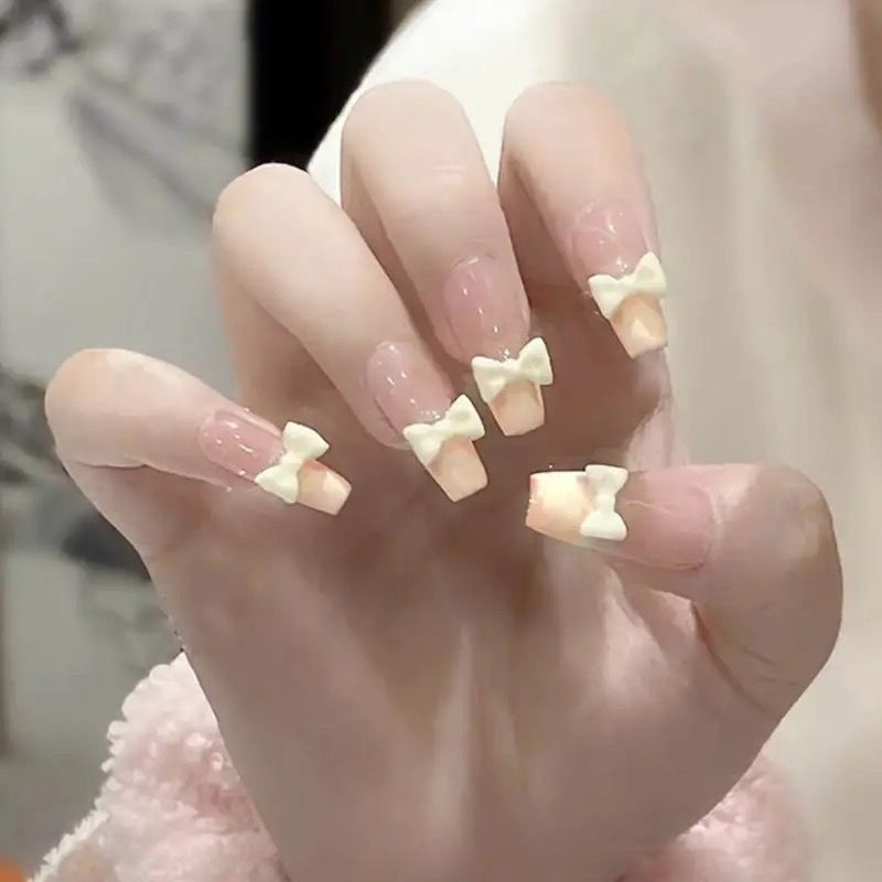 Artful nail designs with cat motif Bowlift