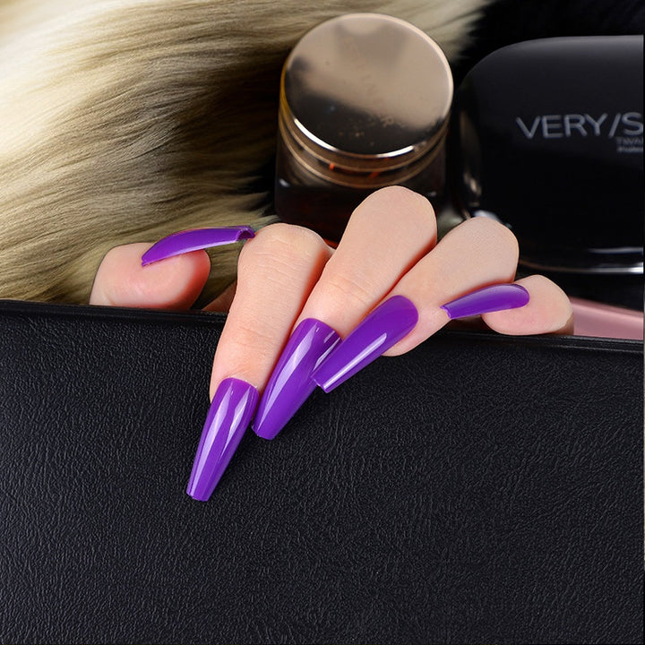Artificial nails with elegant design Bowlift