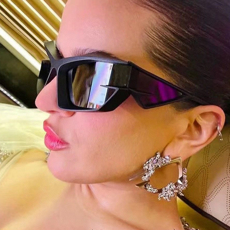 Ladies sporty sunglasses in dynamic design Bowlift
