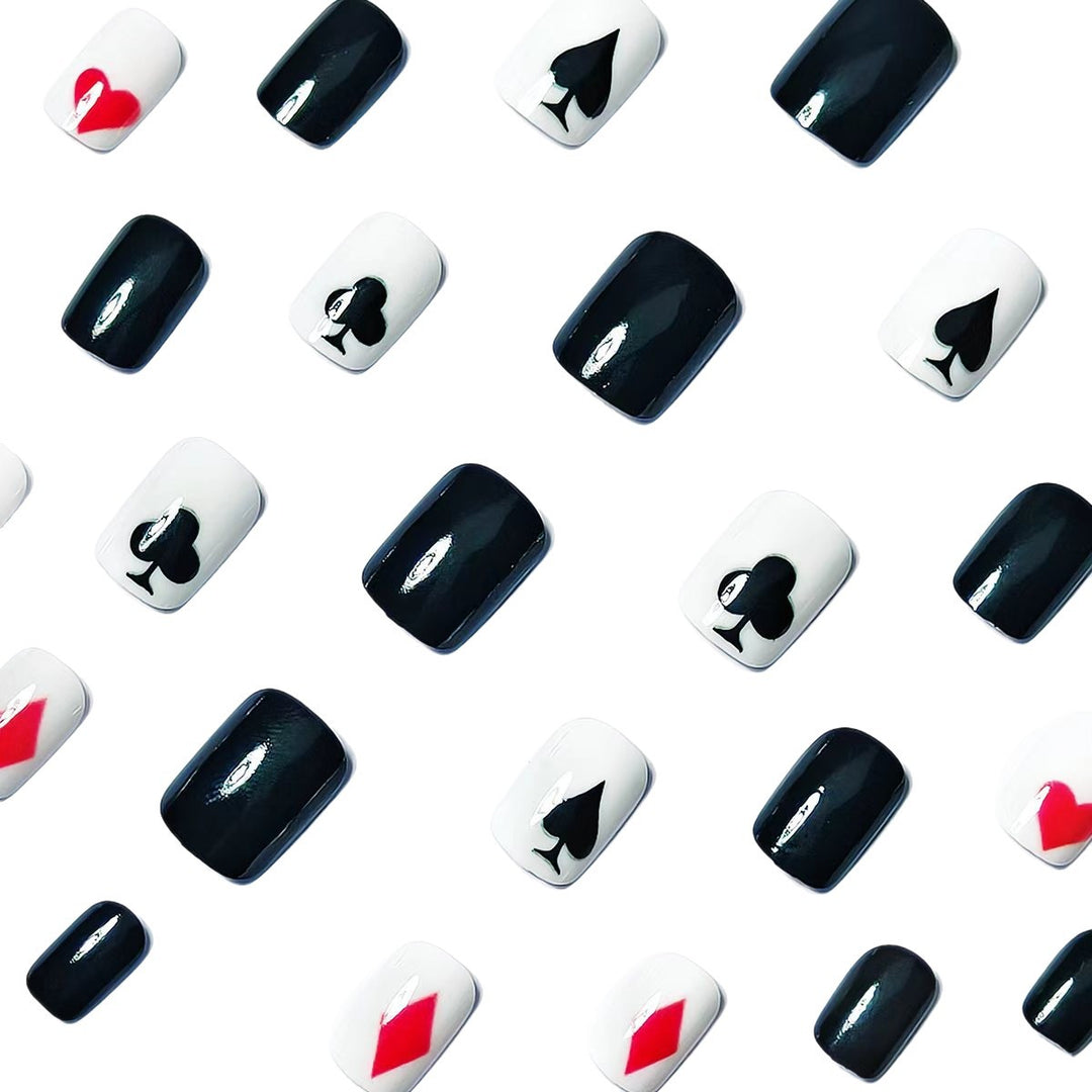 Artificial nails with playing card design Bowlift
