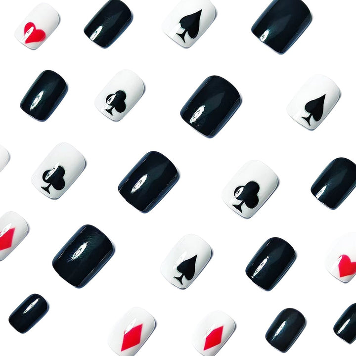 Artificial nails with playing card design Bowlift
