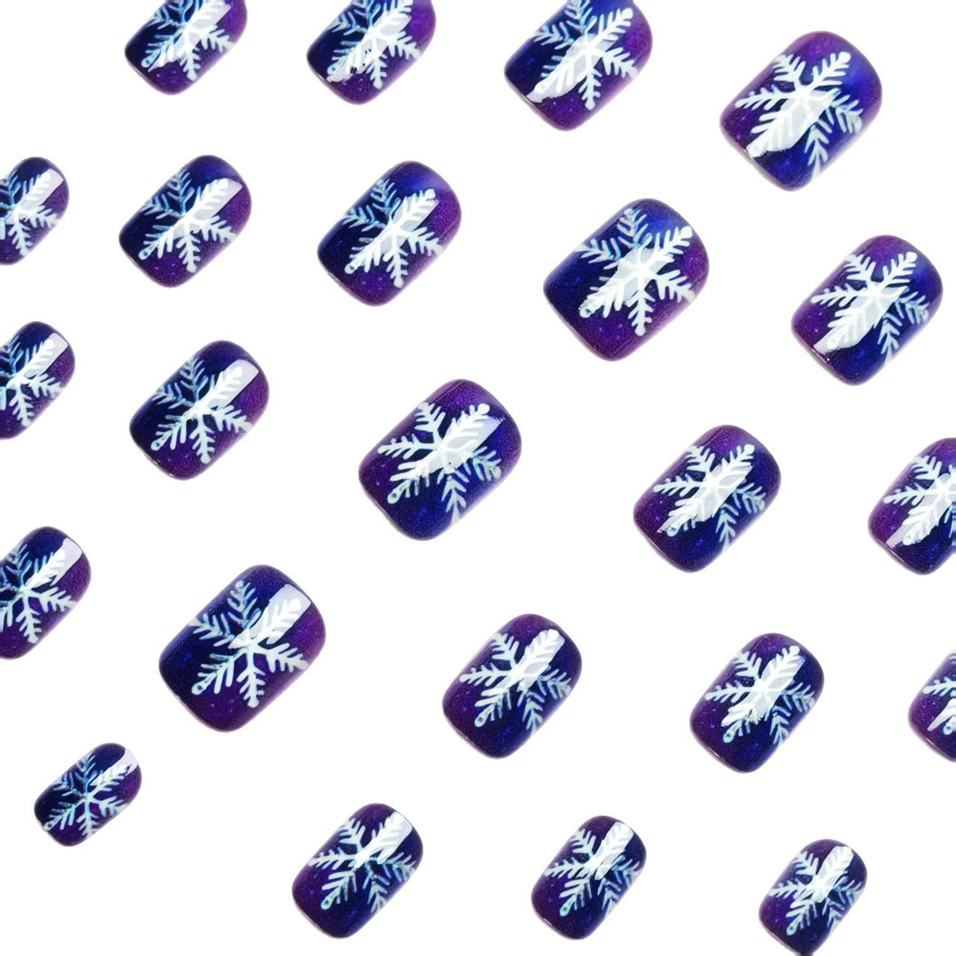 Artificial nails with festive snowflake design Bowlift