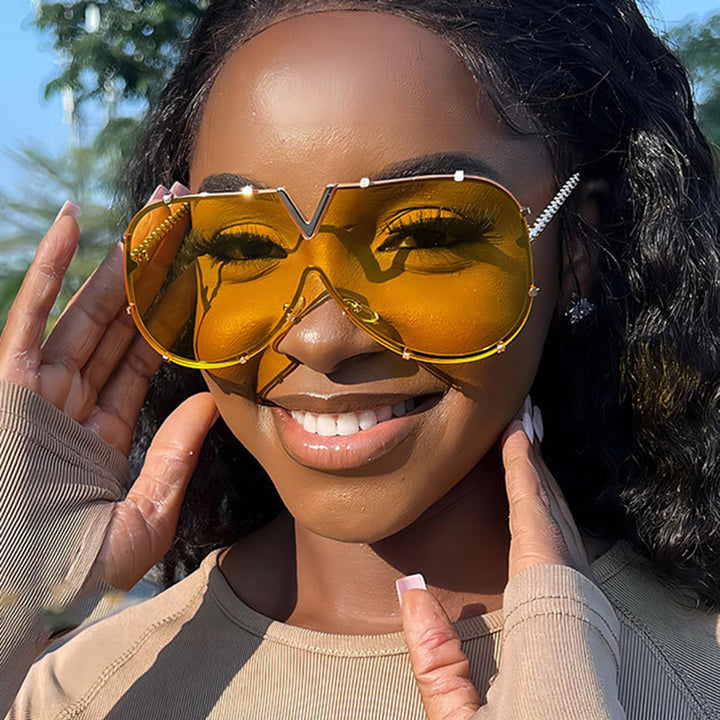 Women oversized goggles in futuristic design Bowlift