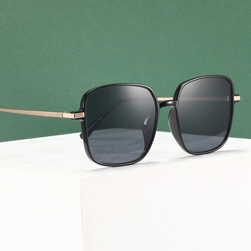 Women's square designer glasses with delicate metal frame Bowlift