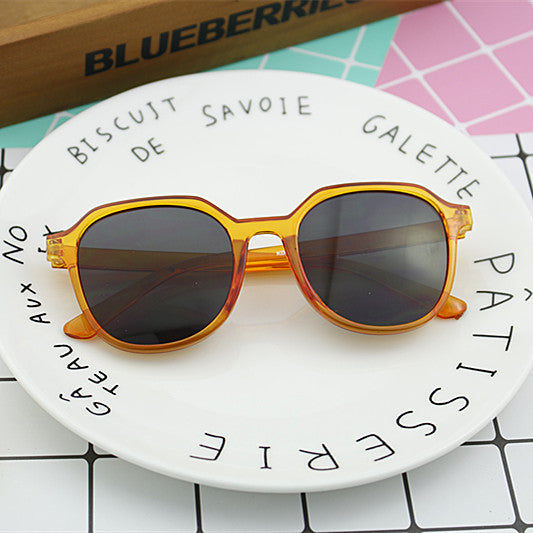 Ladies' fashionable sunglasses in elegant, octagonal design Bowlift