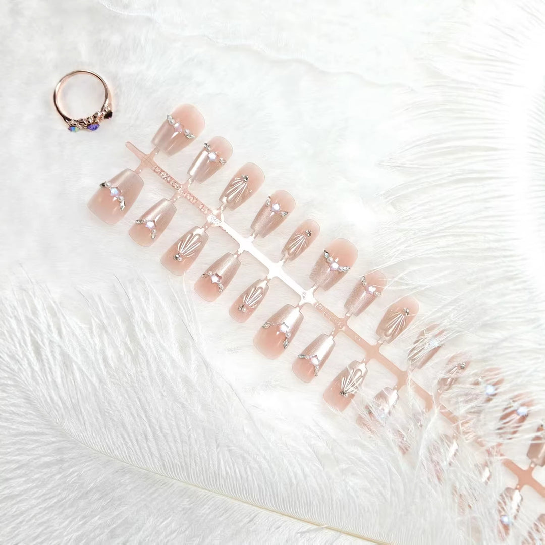 Glamorous artificial nails with filigree 3D decorations Bowlift