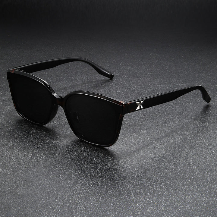 Ladies fashionable sunglasses in square design with high-quality UV protection Bowlift