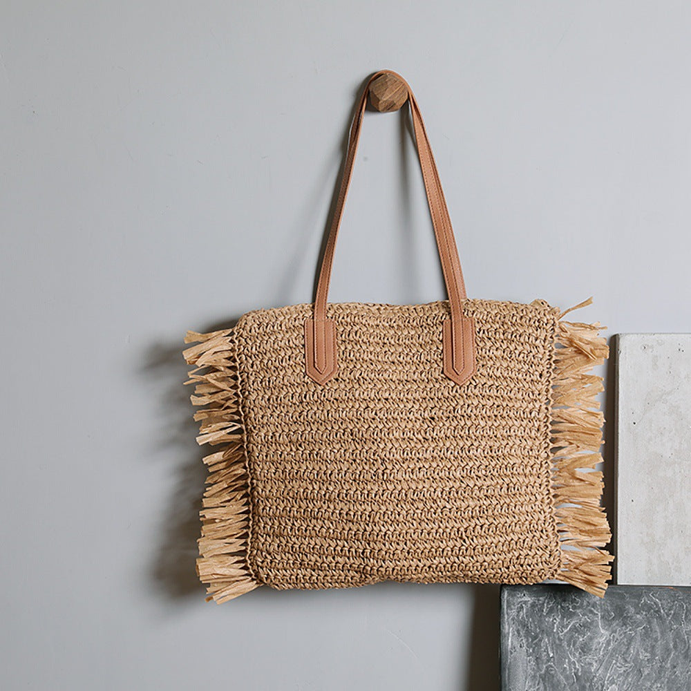 Elegant bag with fringes Bowlift