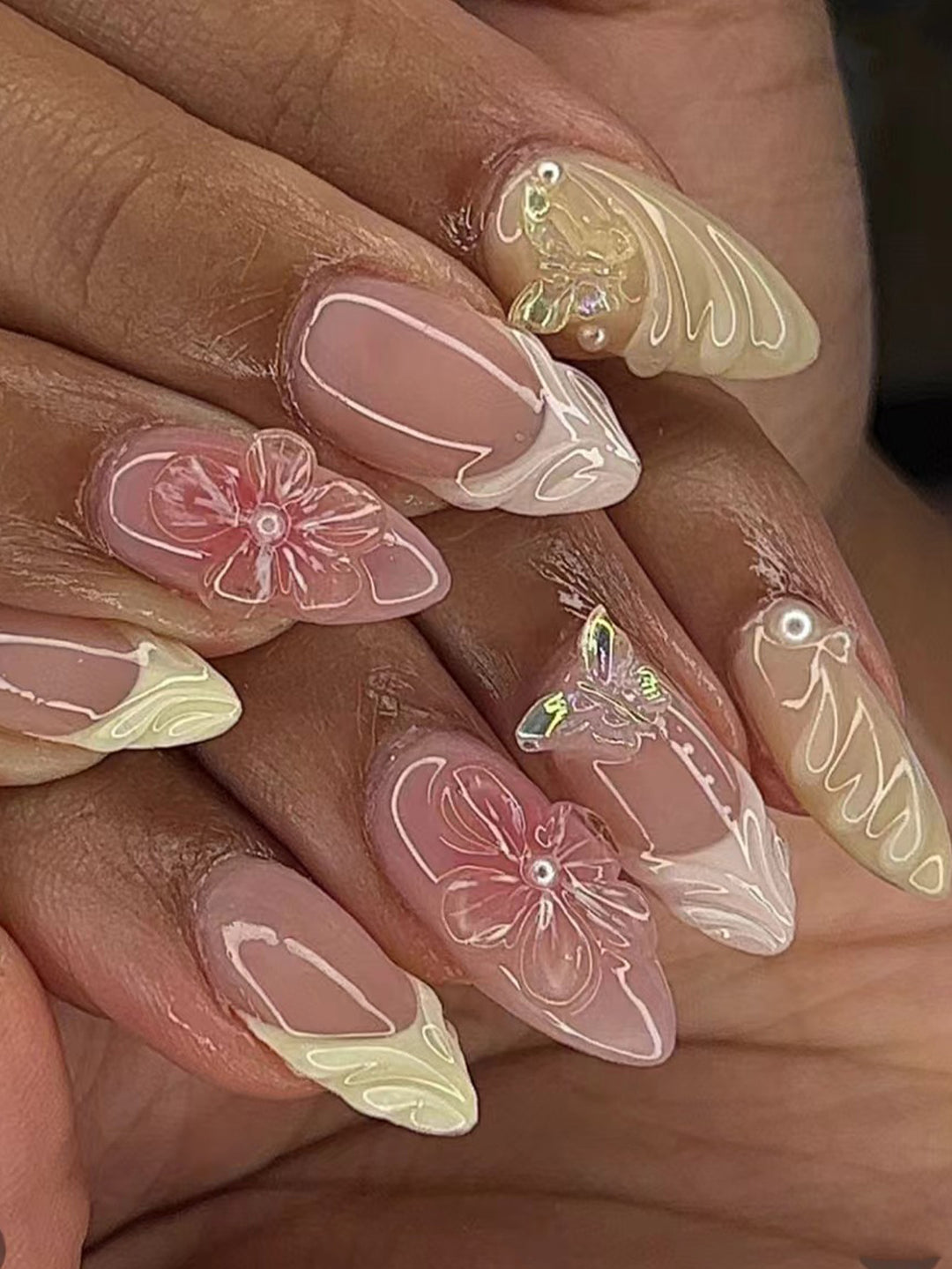 Artistic Nail Art Bowlift
