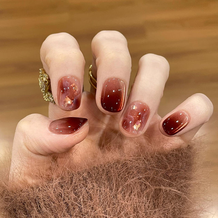 Artificial nails with elegant gradient and golden accents Bowlift