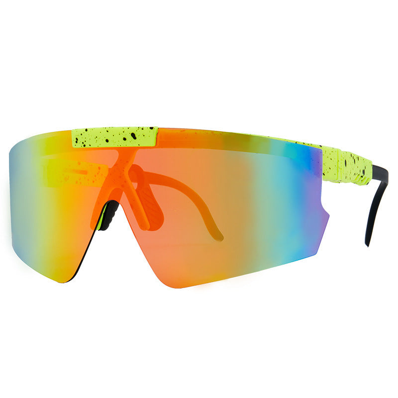 Women's sport sunglasses in modern design with large lenses Bowlift