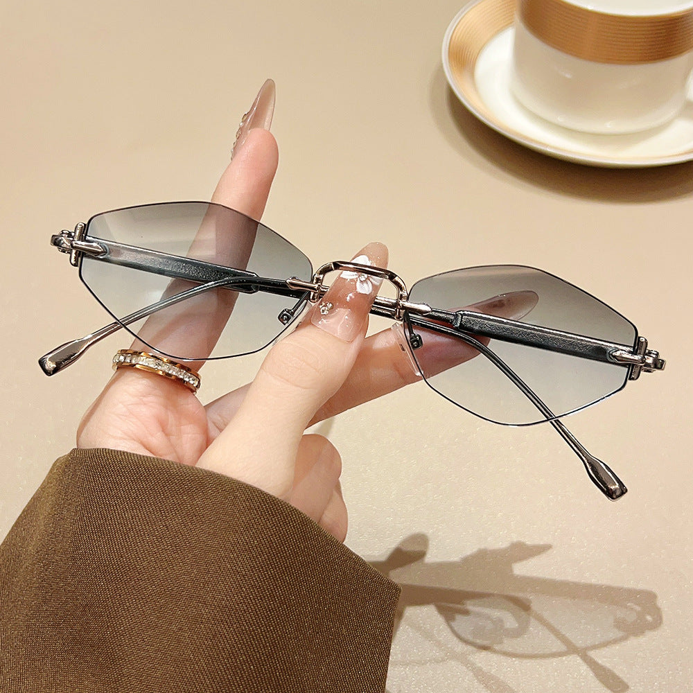 Chic Angular Cat-Eye Sunglasses Bowlift