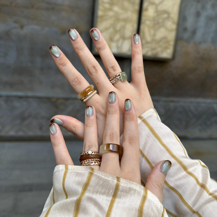 Glamorous Artificial Nails in Elegant French-Style Bowlift