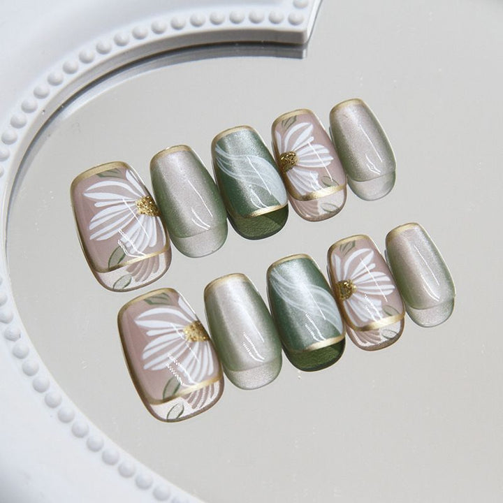 Artificial Nails in Stylish Ombre Design Bowlift