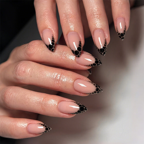 Creative Nail Art Set with Elegant Tip Accents Bowlift