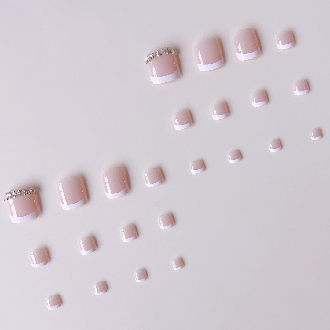 Stylish toenail artist Bowlift