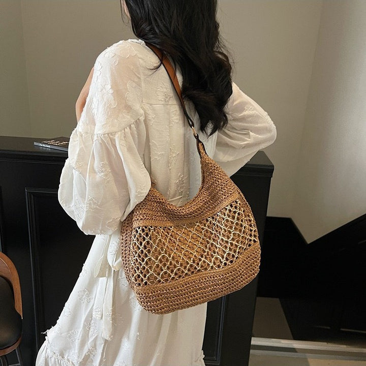 Shoulder bag made of high-quality natural material with woven design Bowlift