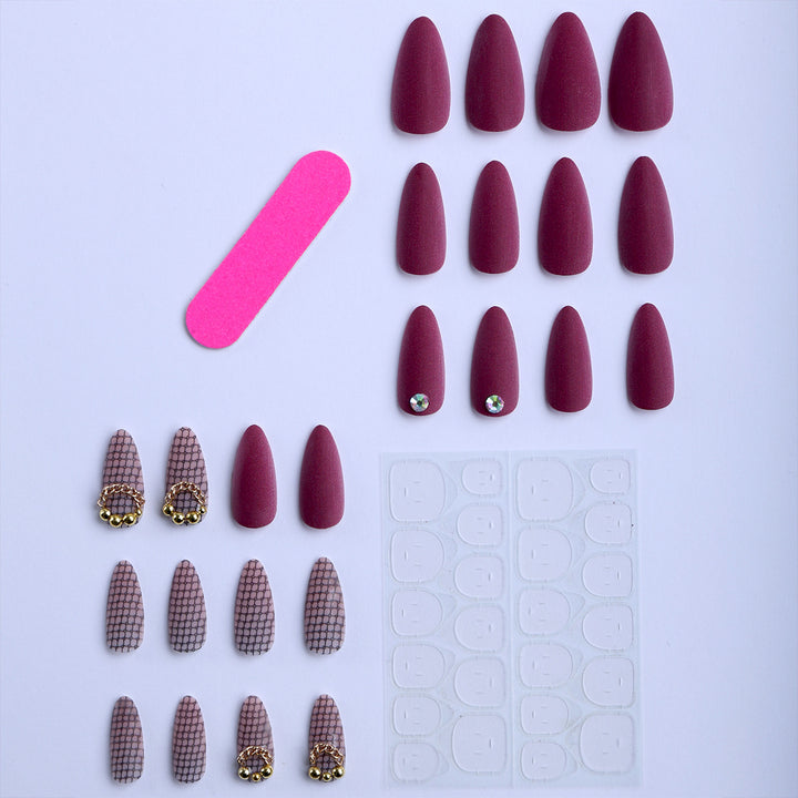 Artificial nails with unique network design and glamorous accents Bowlift