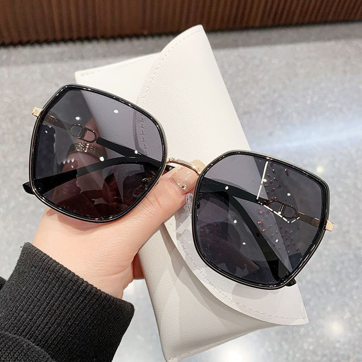 Women's stylish sunglasses in modern design Bowlift