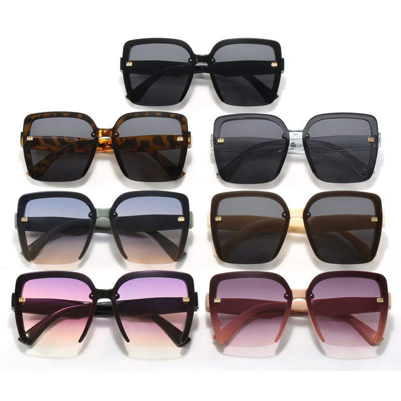 Women's oversized sunglasses with stylish, modern frame Bowlift