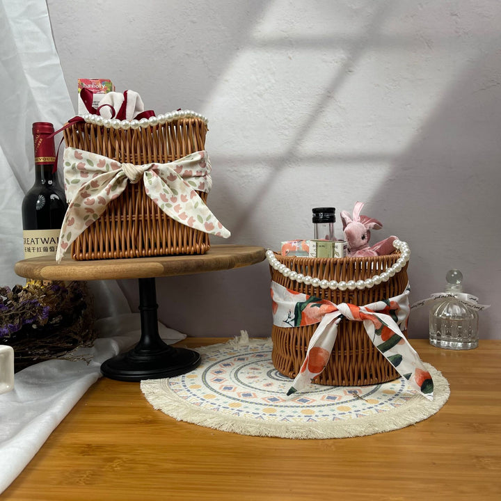 Women's stylish rattan container with pearl handle Bowlift