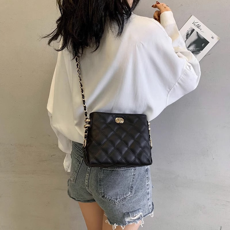 Elegant Quilted Crossbody Bag Bowlift